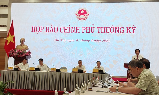 Quang cảnh buổi họp báo. (Ảnh: PV/Vietnam+) Xét tuyển đại học trực tuyến tạo nhiều thuận lợi cho thí sinh ảnh 1