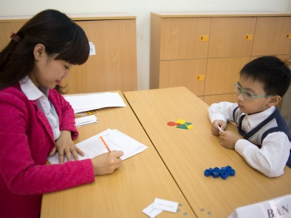 Học sinh đo nghiệm tuyển sinh vào trường Tiểu học Công nghệ giáo dục Hà Nội. (Ảnh: PM/Vietnam+) Hà Nội: Trường tư xé rào tuyển sinh, sẵn sàng chịu phạt ảnh 1