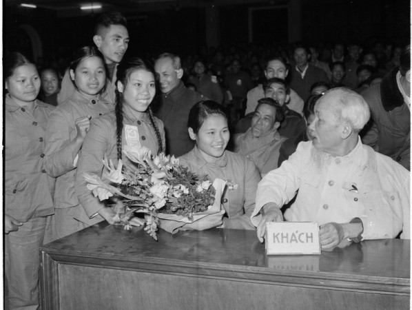 Không gian sách về vị cha già của dân tộc giữa lòng Thủ đô Hà Nội ảnh 1