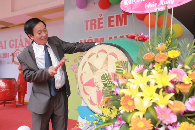 Học sinh, thầy cô và cả phụ huynh náo nức trong ngày khai trường ảnh 5