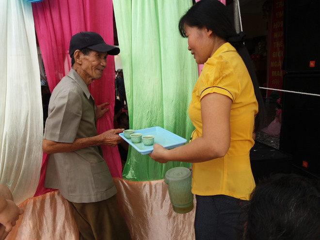 Học sinh, thầy cô và cả phụ huynh náo nức trong ngày khai trường ảnh 9
