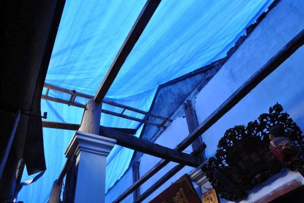 Phá đình bán gỗ sưa: “Trống đánh xuôi, kèn thổi ngược” ảnh 1