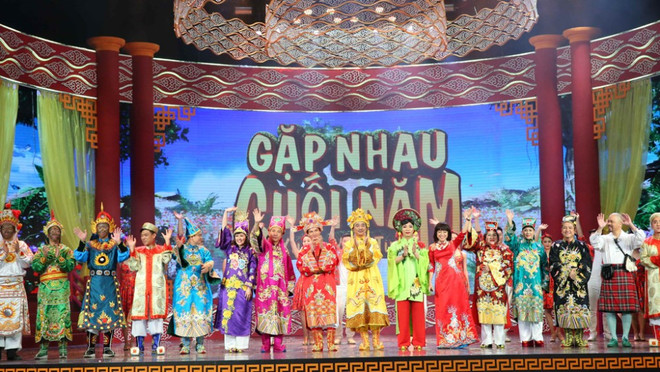 Trang phục lạ mắt của ‘cô’ Đẩu và các Táo trong Táo quân 2018 ảnh 1