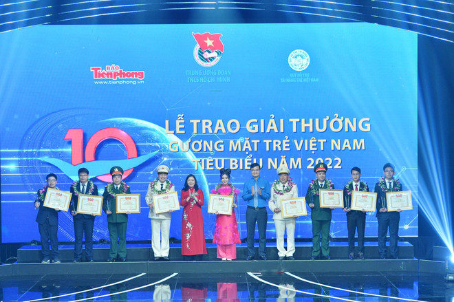 Tuyên dương 10 Gương mặt trẻ Việt Nam tiêu biểu năm 2022 ảnh 1