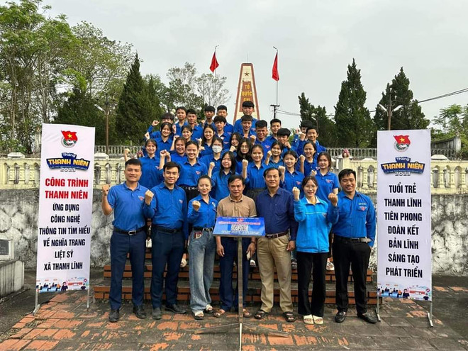 Đoàn thanh niên tỉnh Nghệ An thực hiện số hóa các "địa chỉ đỏ." (Ảnh: PV/Vietnam+) Ấn tượng với các hoạt động chuyển đổi số trong Tháng Thanh niên ảnh 1