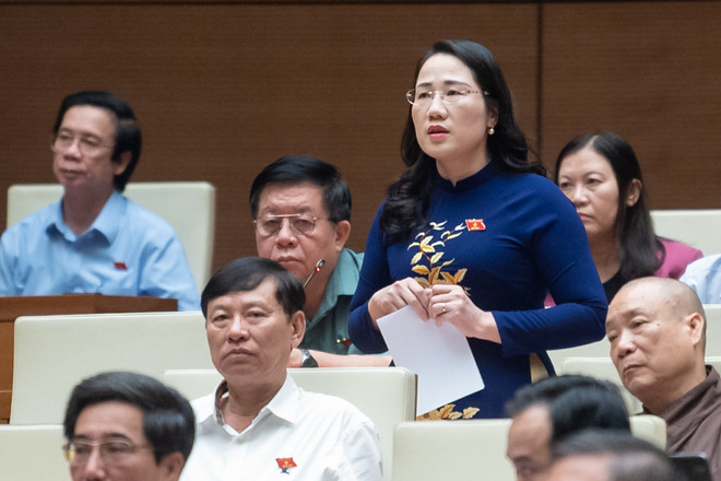 Đại biểu Nguyễn Thị Thủy phát biểu. (Ảnh: PV/Vietnam+) Đại biểu Quốc hội: Không hợp thức hóa các sai phạm về chung cư mini ảnh 3