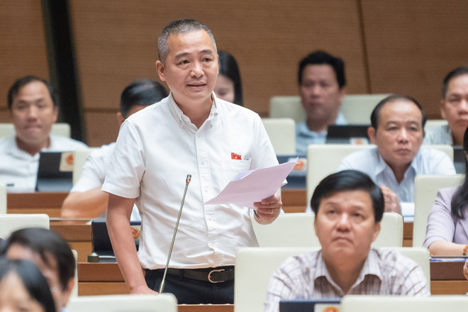 Đại biểu QH bức xúc vì người dân phải tự mua thuốc có trong bảo hiểm ảnh 2