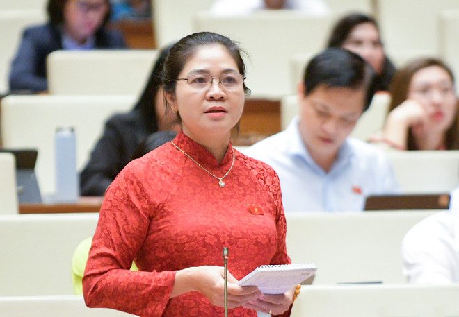 Đại biểu Leo Thị Lịch cho rằng cần lấp đầy lỗ hổng pháp lý trong quản lý chung chư mini. (Ảnh: PV/Vietnam+) Đại biểu Quốc hội: Không hợp thức hóa các sai phạm về chung cư mini ảnh 2
