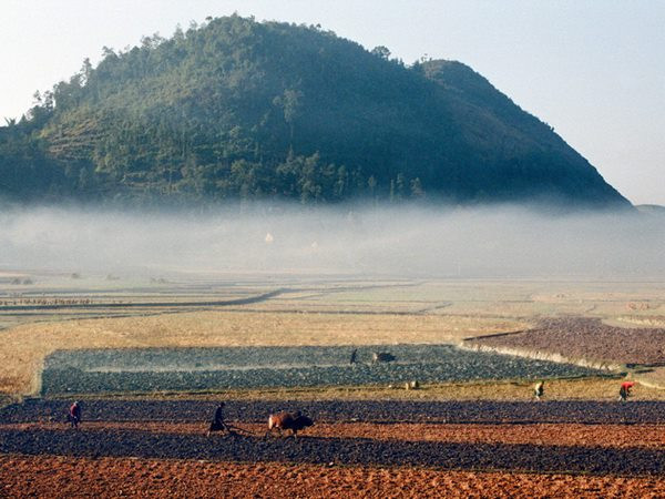 Khu vực Bắc Bộ và Bắc Trung Bộ có mưa dông, trời trở lạnh ảnh 1