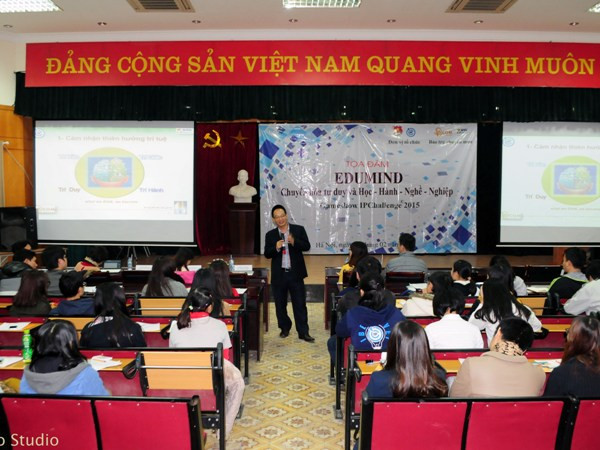 Chuyên gia chia sẻ bí quyết thành công với sinh viên Ngoại thương ảnh 1