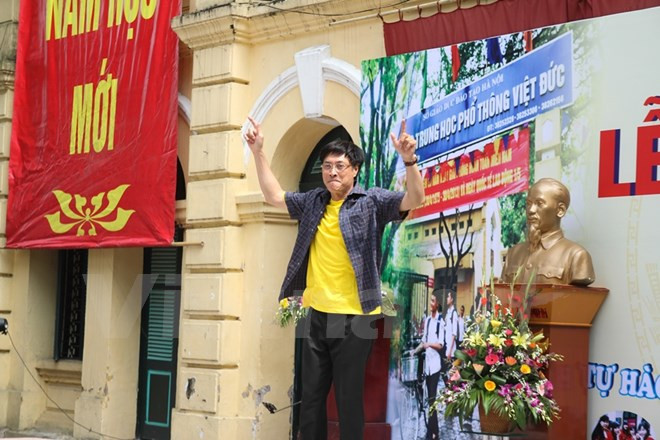 “Chat” với thầy hiệu trưởng xì-tin gây bão nhất năm 2014 ảnh 1