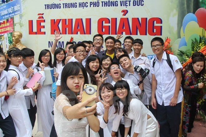 “Chat” với thầy hiệu trưởng xì-tin gây bão nhất năm 2014 ảnh 2