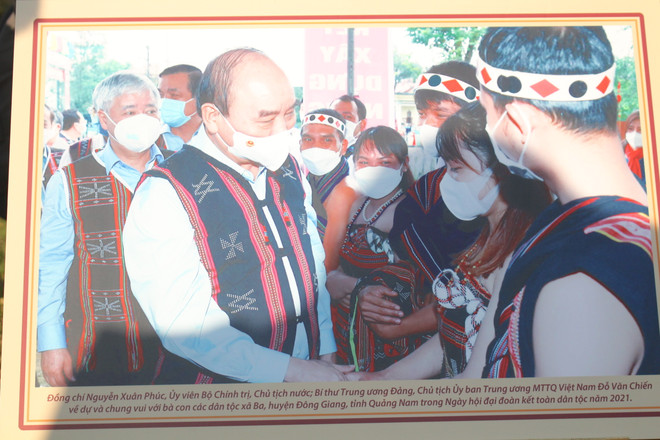 Triển lãm 99 khoảnh khắc về đại đoàn kết dân tộc tại Làng Văn hóa ảnh 2