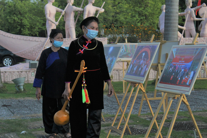 Triển lãm 99 khoảnh khắc về đại đoàn kết dân tộc tại Làng Văn hóa ảnh 4