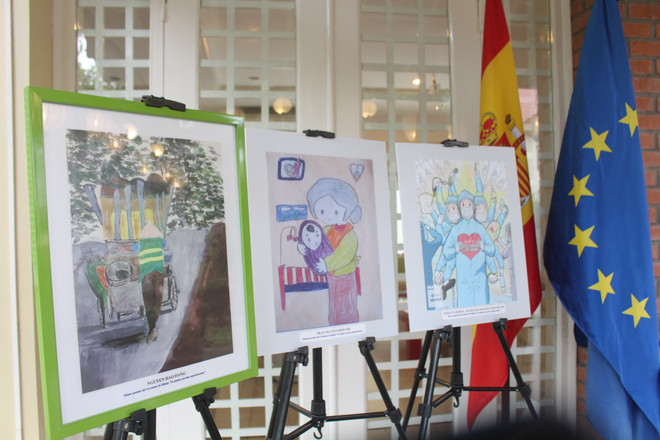 Tranh vẽ 'bác sỹ đường phố' thắng giải của Đại sứ quán Tây Ban Nha ảnh 2