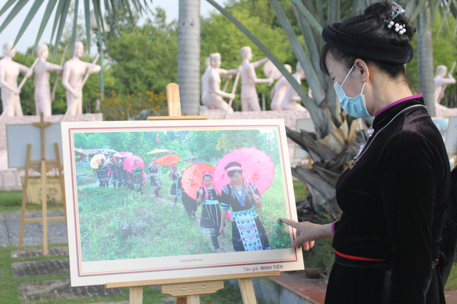 Triển lãm 99 khoảnh khắc về đại đoàn kết dân tộc tại Làng Văn hóa ảnh 3