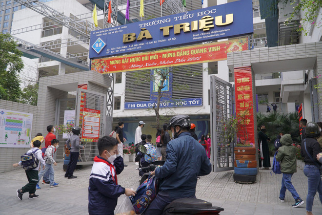 Học sinh tới trường: Tận dụng học trực tiếp để đắp lỗ hổng trực tuyến ảnh 1