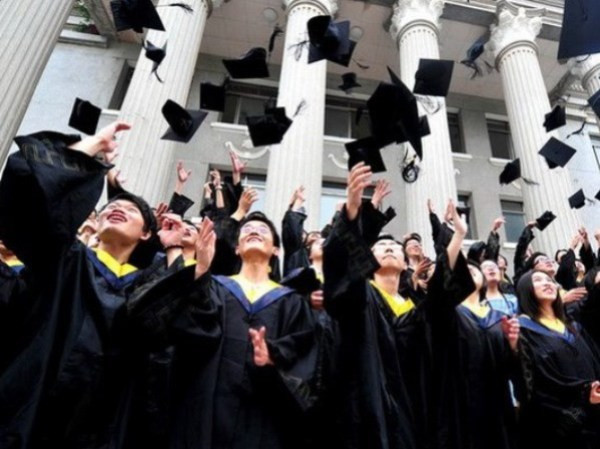 Sinh viên Việt Nam 'đóng góp' 881 triệu USD cho nền kinh tế Mỹ ảnh 1