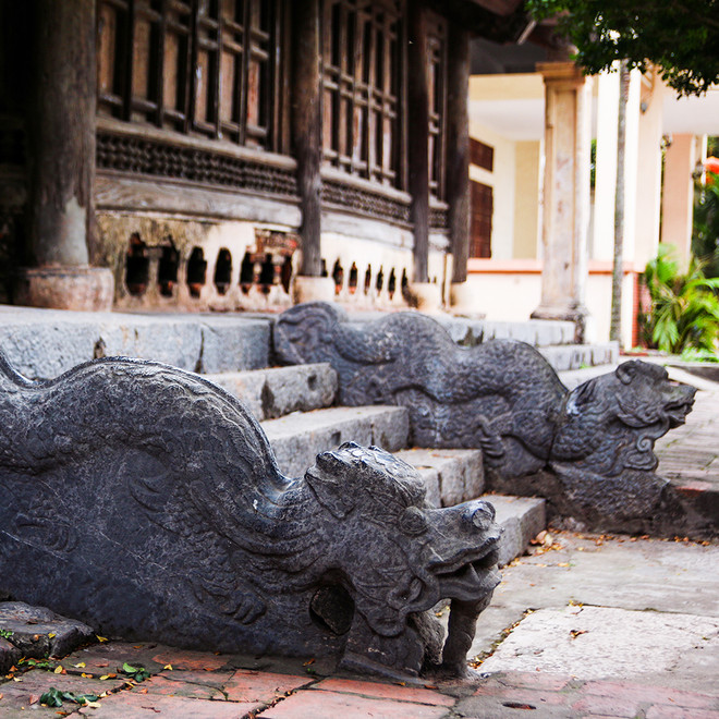 Hình ảnh rồng đá thành bậc ở đình Phương Quan (Hà Nội). (Ảnh: Bảo tàng Hà Nội) Nhận diện các loài linh vật Việt trong dòng chảy lịch sử và văn hóa ảnh 2