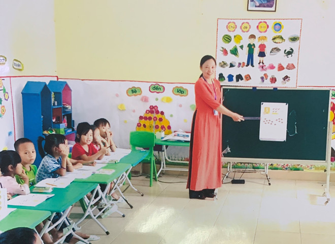 Cô Bàn Thị Mai trong giờ dạy học sinh mầm non. (Ảnh: NVCC) Xúc động với tâm sự nghẹn lòng của những giáo viên cắm bản ảnh 2