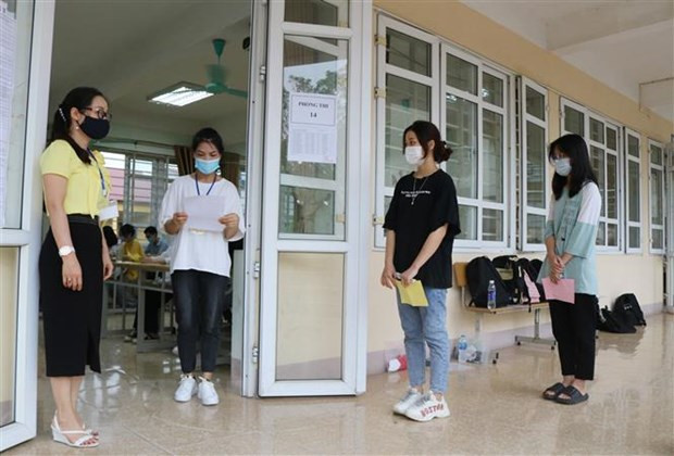 Trên 67.000 học sinh Hà Nội làm thủ tục nhập học vào lớp 10 công lập ảnh 1