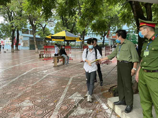 Đề thi hai môn tổ hợp "dễ thở," thí sinh tự tin đạt điểm 7, 8 ảnh 1