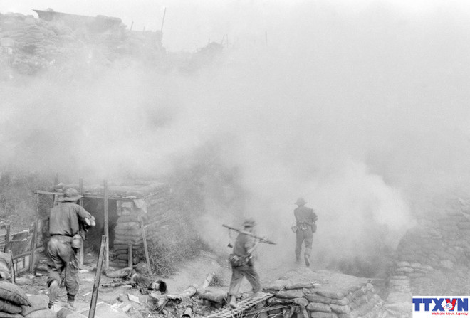 “Những khoảnh khắc để lại” của phóng viên chiến trường TTXVN ảnh 1