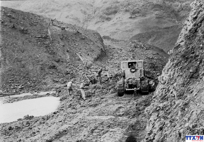 “Đường 20 Quyết Thắng”: Dấu chân phóng viên TTXVN ở “cung đường lửa" ảnh 5