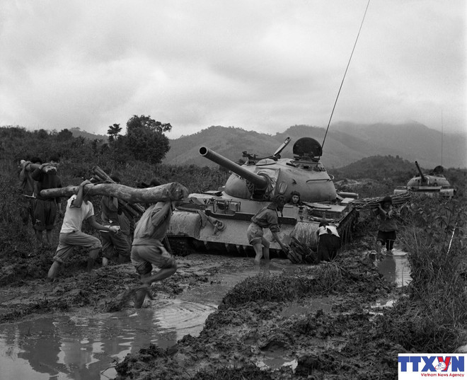 “Những khoảnh khắc để lại” của phóng viên chiến trường TTXVN ảnh 5