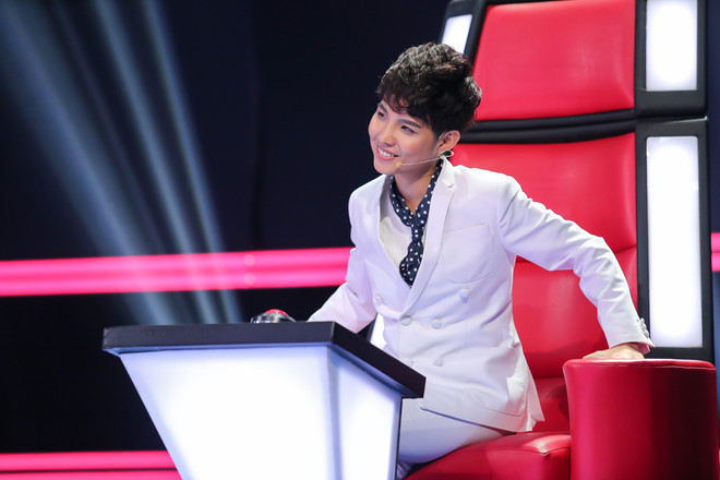 Cậu bé “vắt hai chân lên cổ” gây “sốt” tại Giọng hát Việt nhí ảnh 5