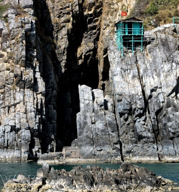 Nghề khai thác yến sào Thanh Châu trở thành di sản văn hóa quốc gia ảnh 1