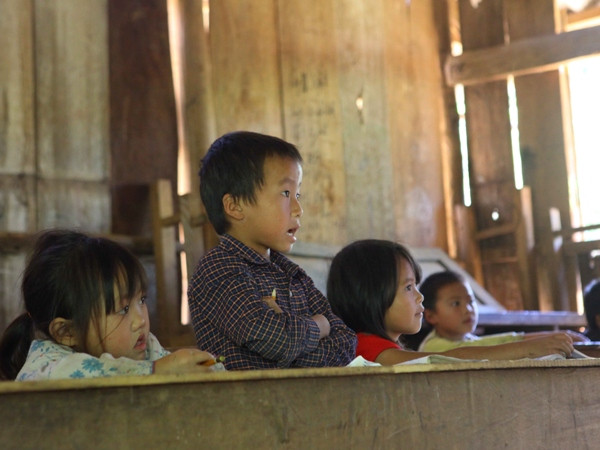 Tỷ lệ trẻ em ngoài nhà trường giảm mạnh qua các năm ảnh 1