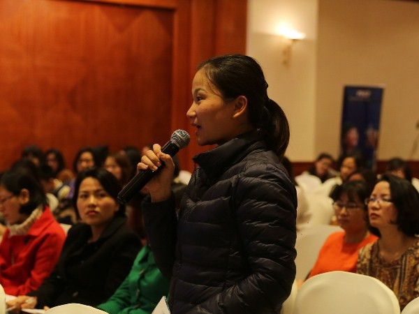 Phụ huynh đặt câu hỏi cho các diễn giả. (Ảnh: BTC) Công thức nào vun đắp tài năng và xây dựng thành công cho con? ảnh 2