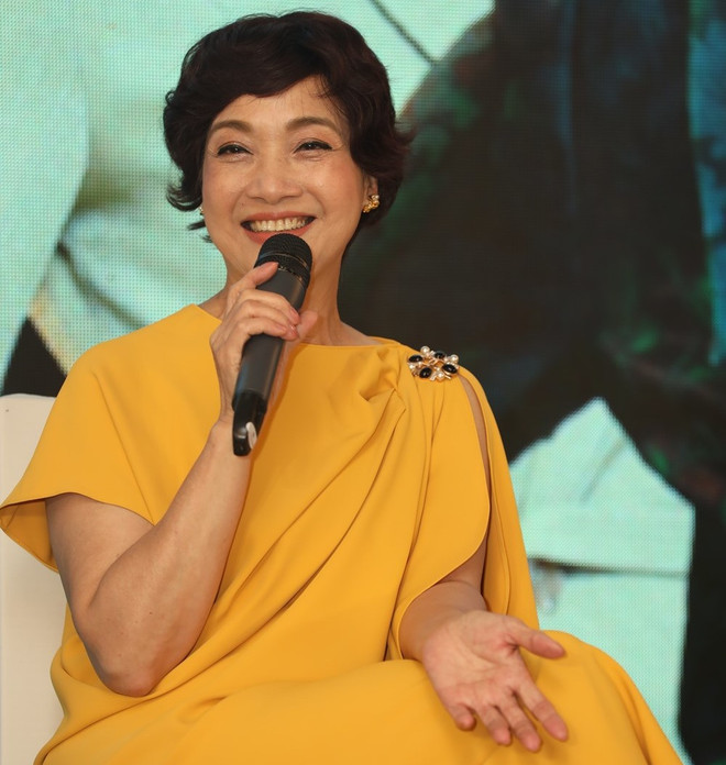 Nghệ sỹ Nhân dân Lê Khanh vẫn trẻ trung, tràn đầy nhiệt huyết dù đã ở tuổi tròn 60. (Ảnh: PV/Vietnam+) NSND Lê Khanh: Mỗi ngày được làm nghề đều là niềm hạnh phúc ảnh 2