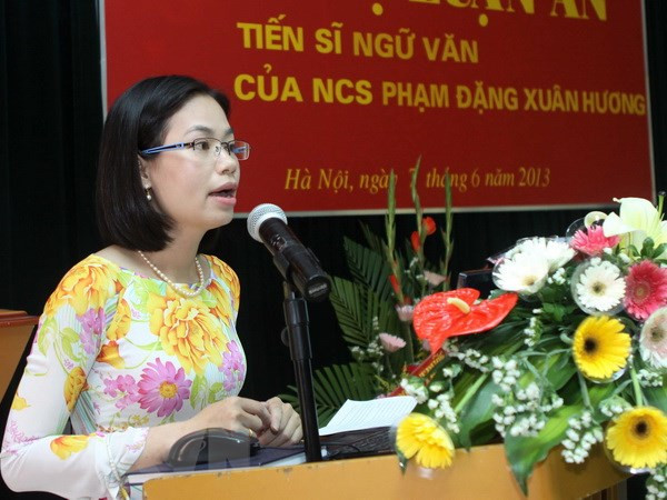 Nghiên cứu sinh bảo vệ luận án tiến sỹ. (Ảnh: TTXVN) Tranh cãi về quy chế đào tạo tiến sỹ: Bộ Giáo dục và Đào tạo nói gì? ảnh 3