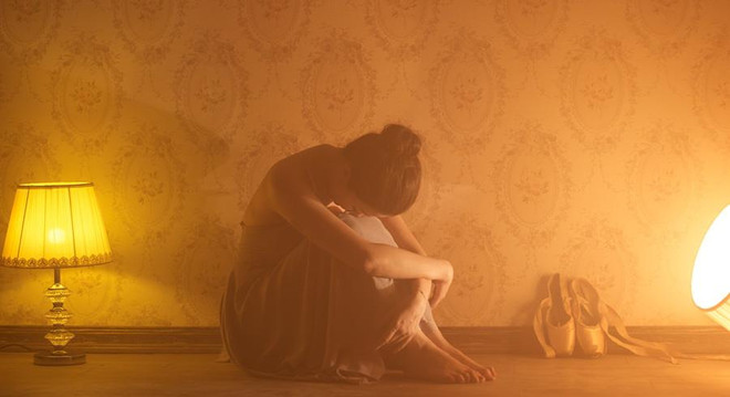 ‘Một mình’: Phạm Thu Hà xuất hiện khác lạ khi làm mới nhạc Lam Phương ảnh 2