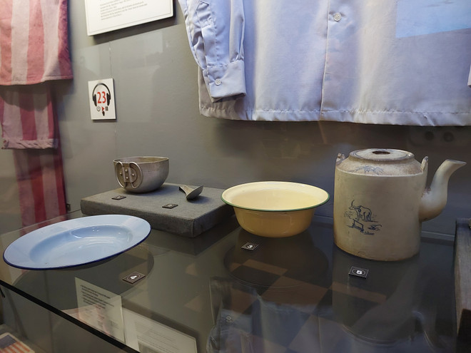 Triển lãm 'Khoảng lặng': Chuyện chưa kể về phi công Mỹ tại Việt Nam ảnh 6