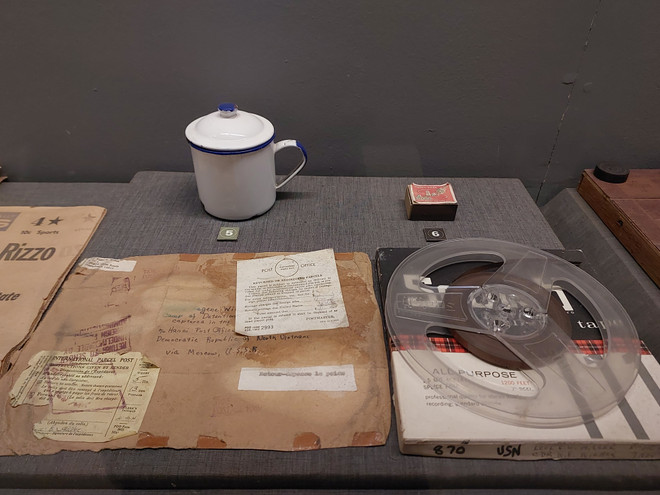 Triển lãm 'Khoảng lặng': Chuyện chưa kể về phi công Mỹ tại Việt Nam ảnh 7