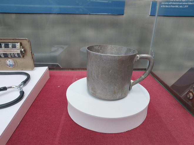 Triển lãm 'Khoảng lặng': Chuyện chưa kể về phi công Mỹ tại Việt Nam ảnh 10