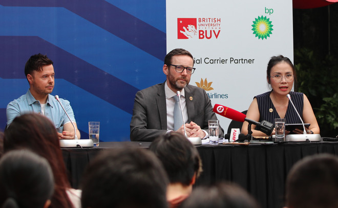 Đại sứ Anh: Ấn tượng với khát vọng vươn lên của người dân Việt Nam ảnh 4