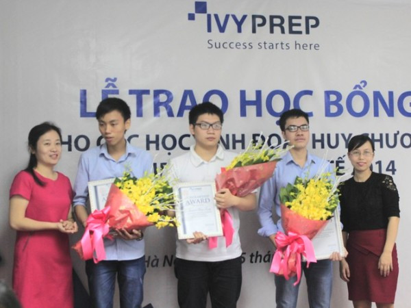 Tặng học bổng toàn phần cho học sinh đoạt giải Olympic Toán quốc tế ảnh 1