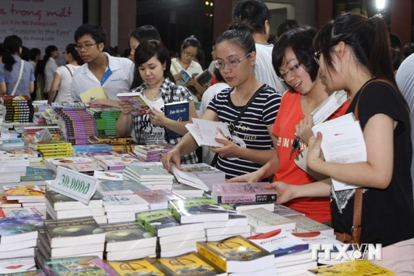 Năm tựa sách văn học, truyện tranh bán chạy trong tháng Mười ảnh 1