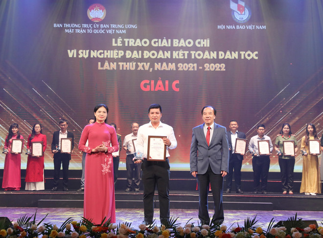 TTXVN giành hai giải báo chí 'Vì sự nghiệp Đại đoàn kết toàn dân tộc' ảnh 2