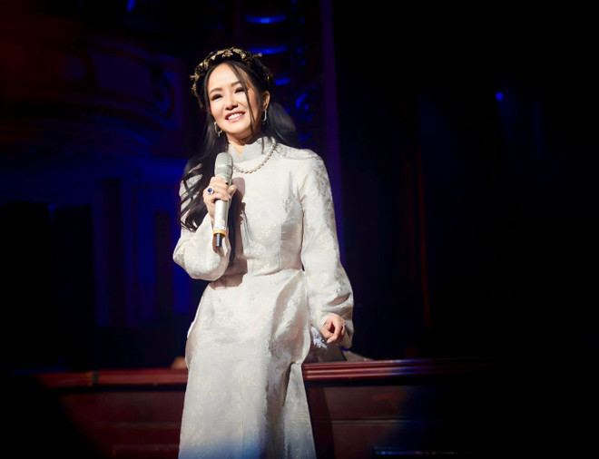 Ca sỹ Hồng Nhung sẽ trình bày các ca khúc “Nhớ mùa Thu Hà Nội,” “Ru em từng ngón Xuân nồng,” “Ở trọ,” “Bống không là Bống.” (Ảnh: BTC) hongnhung.jpg