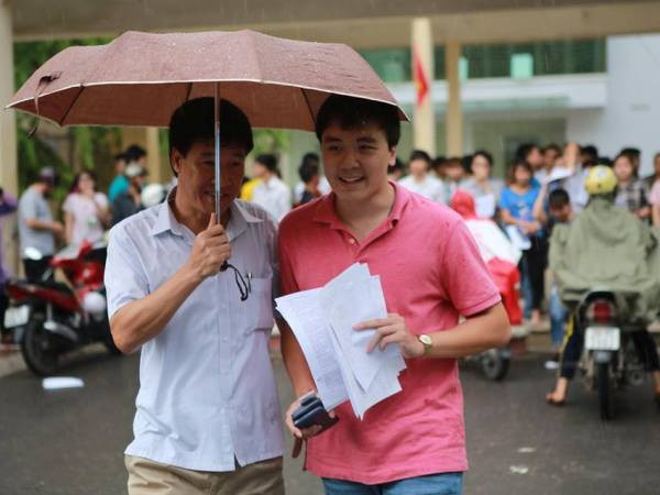 131 thí sinh bị đình chỉ trong ngày thi THPT quốc gia thứ 2 ảnh 1