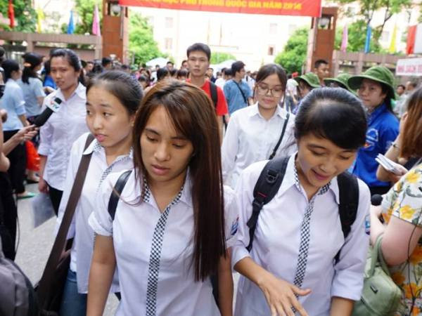 Thí sinh nhăn nhó vì đề thi môn Hoá học vừa khó vừa dài ảnh 2