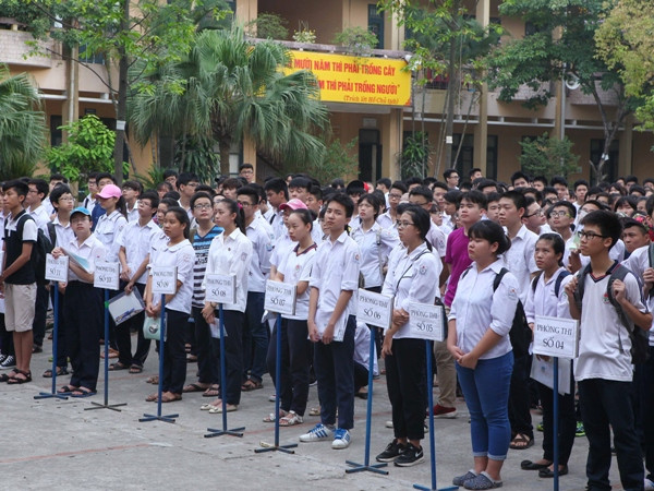 Hơn 75.000 học sinh Hà Nội bắt đầu cuộc đua vào lớp 10 ảnh 1