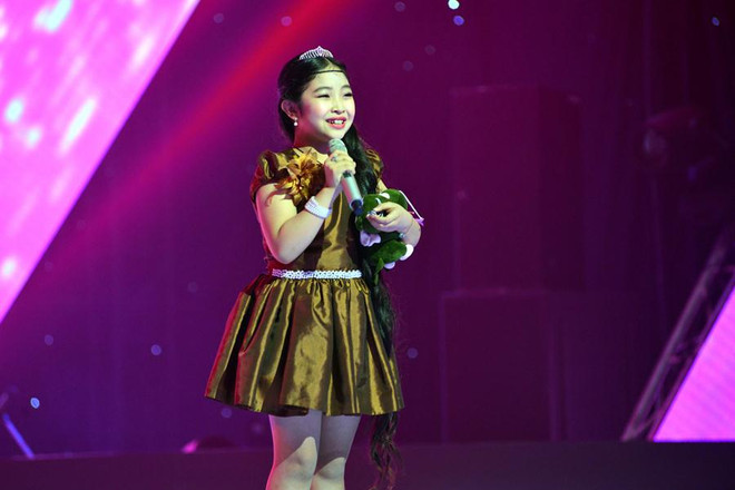 “Công chúa tóc dài” hút hồn bộ tứ quyền lực Giọng hát Việt nhí ảnh 6