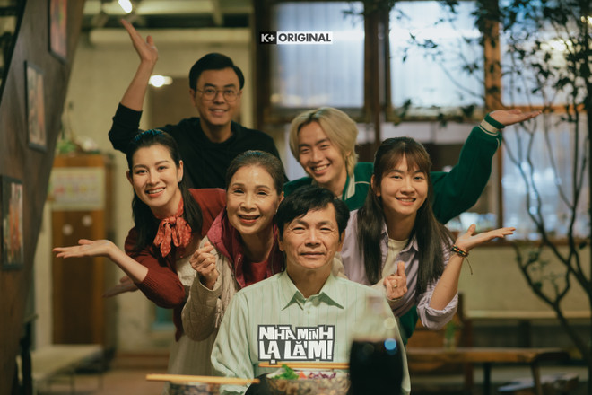 'Nhà mình lạ lắm': Thêm một phim hài về gia đình bất ổn cho Hè năm nay ảnh 1