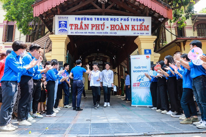 Hà Nội công bố điểm chuẩn trúng tuyển vào lớp 10 THPT công lập ảnh 1